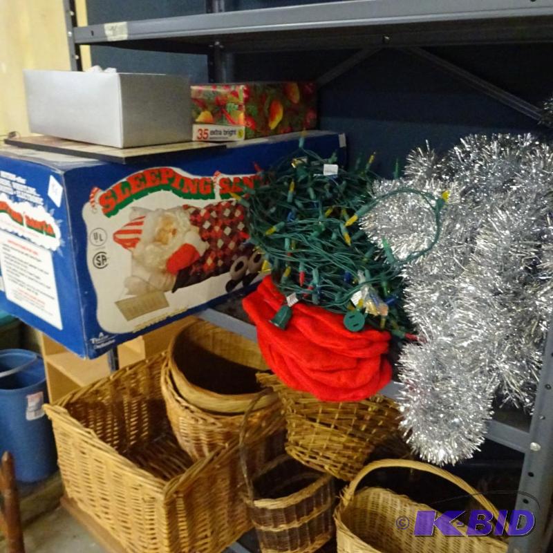 lot 86 image: Misc Christmas decor....