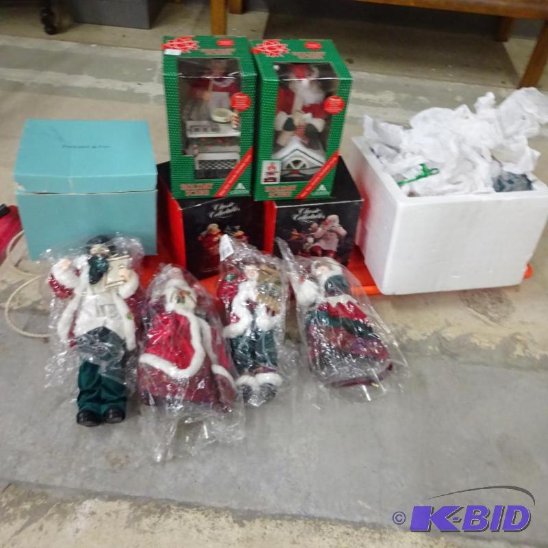 lot 91 image: Lots of misc Christmas decor...