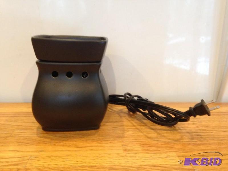 lot 22 image: Black Wax Warmer