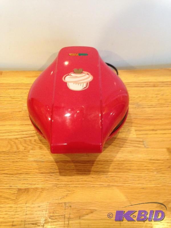 lot 23 image: Baby Cakes mini cupcake maker