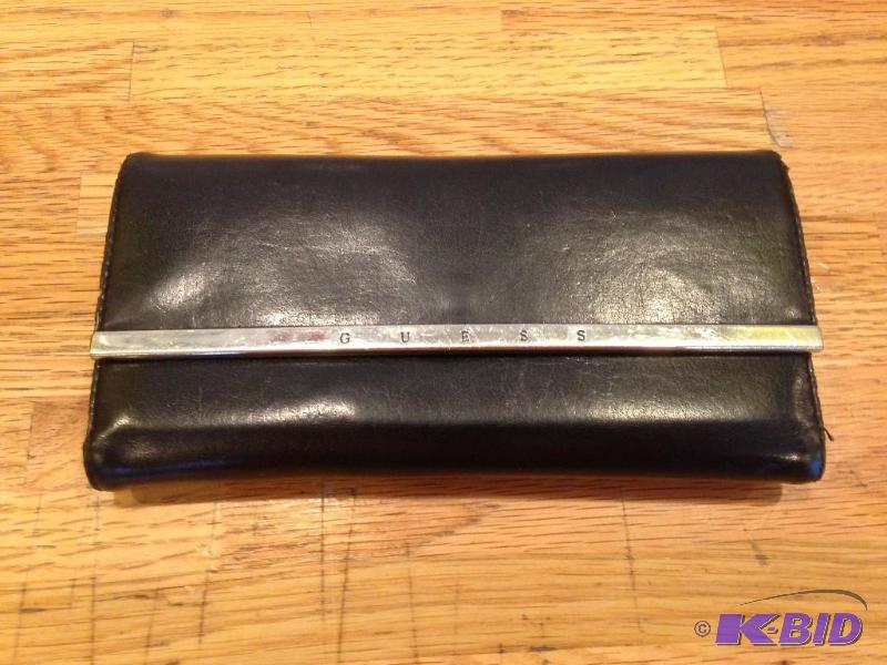 lot 30 image: Guess Wallet