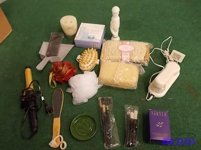 Box Lot Of Bathroom Related&nbspLoofas, Cur...
