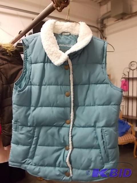 Maurices&nbspLadies Size&nbspMedium Teal Ve...