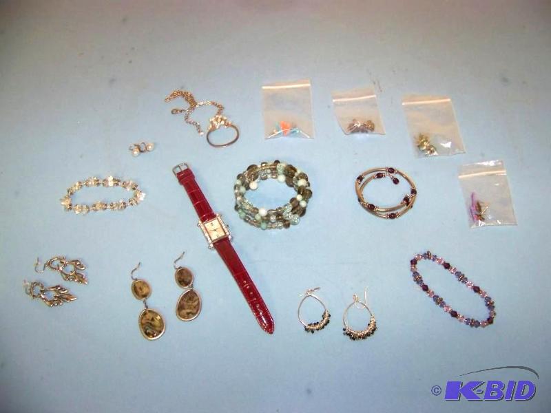 lot 42 image: Jewelry