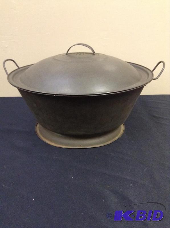 lot 100 image: Vintage bowl with lid for making and rising bread dough