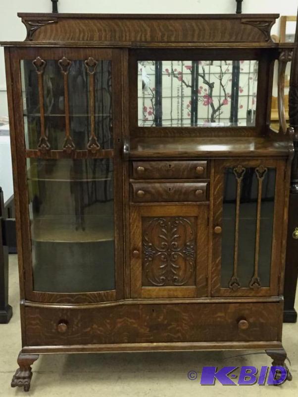 lot 24 image: Beautiful Antique Buffet
