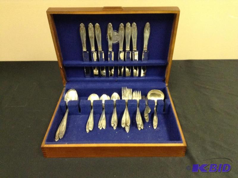 lot 25 image: 54 Piece International Sterling Prelude Flatware Set