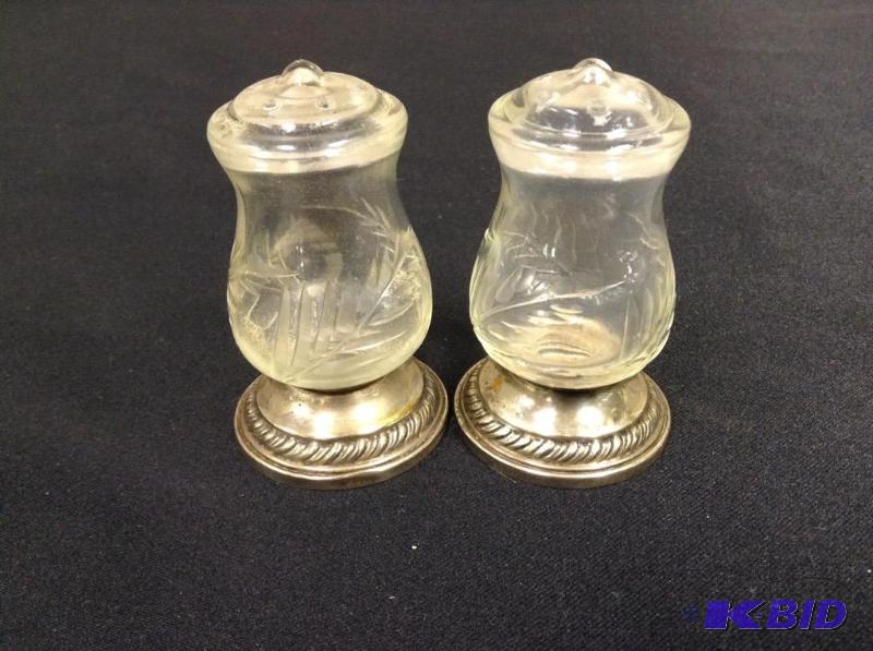 lot 39 image: Vintage Sterling Salt & Pepper Shakers