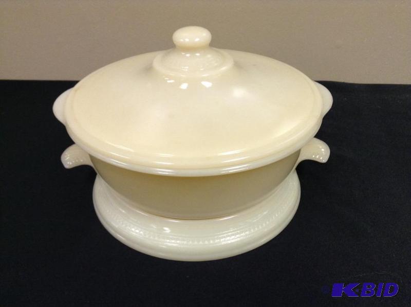 lot 41 image: Vintage Fire King Casserole & Stand