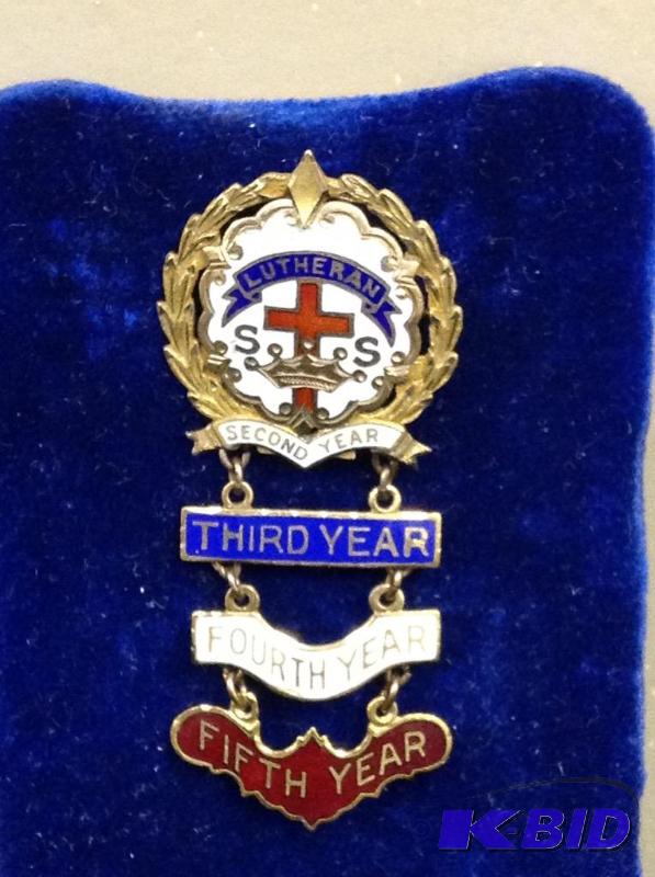lot 43 image: Vintage Lutheran enamel pin