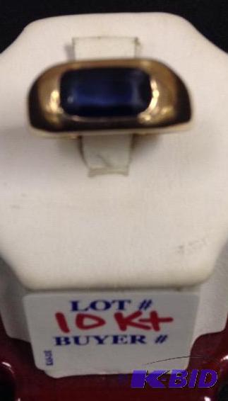 lot 51 image: Vintage 10 karat mens ring with stone