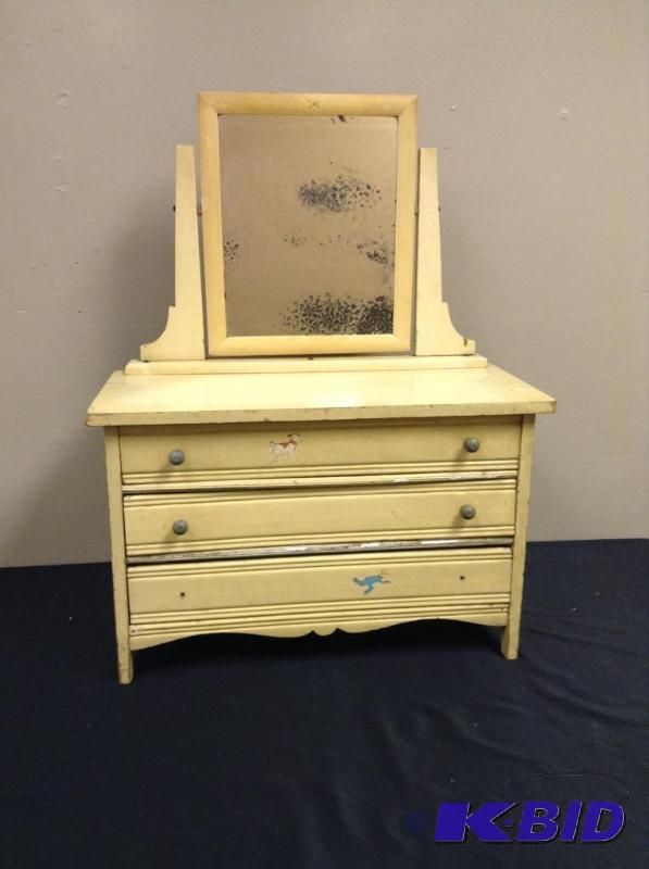 lot 69 image: Vintage Childs Doll Dresser