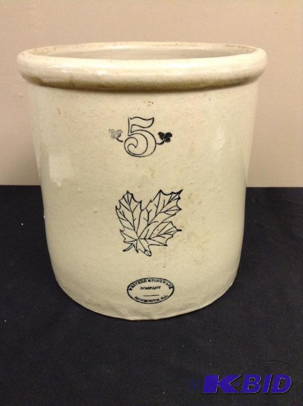 lot 71 image: Vintage 5 Gallon Maple Leaf Western Stoneware Crock