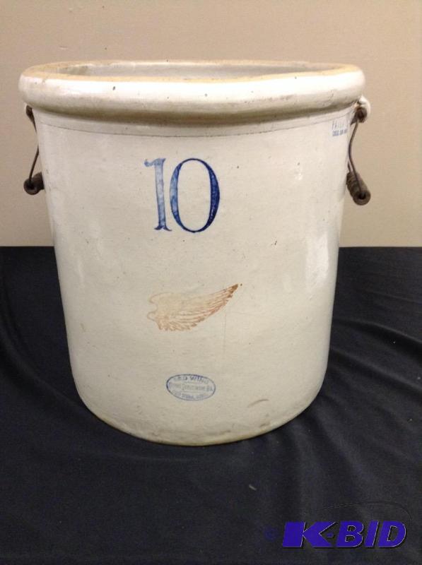 lot 73 image: Vintage 10 Gallon Red Wing Crock