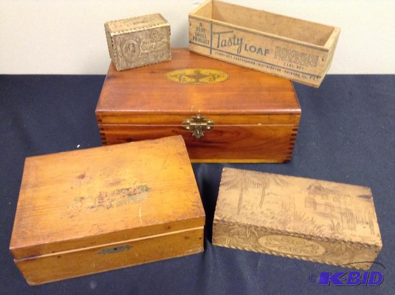 lot 79 image: Lot of vintage wooden boxes