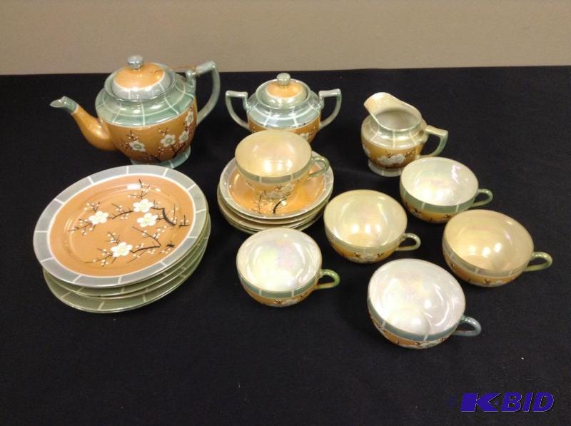 lot 89 image: Vintage Japanese tea set