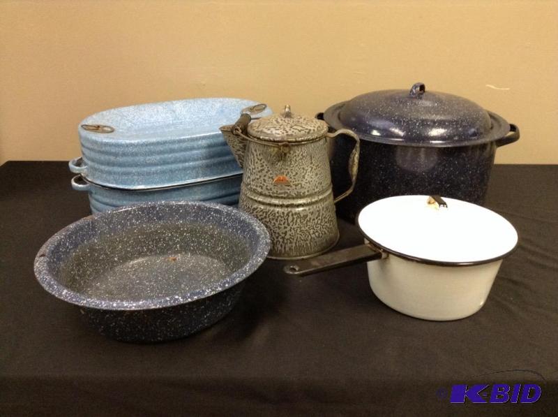 lot 97 image: Lot of Vintage enamelware