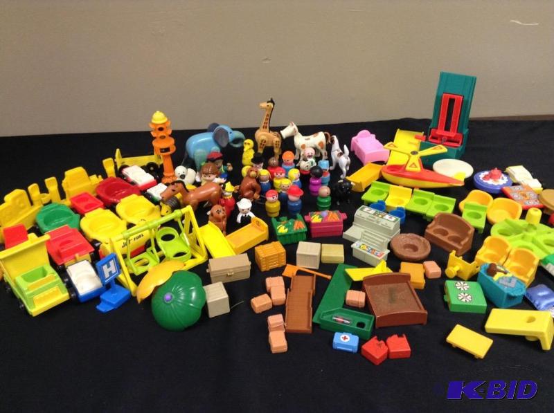 lot 105 image: Large lot of Little People toys and accessories