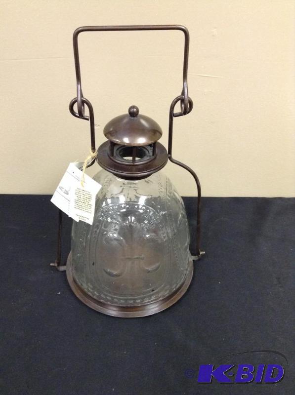 lot 115 image: Hanging pillar candle holder