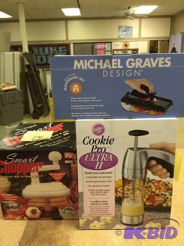 lot 132 image: Lot Of Kitchen Items