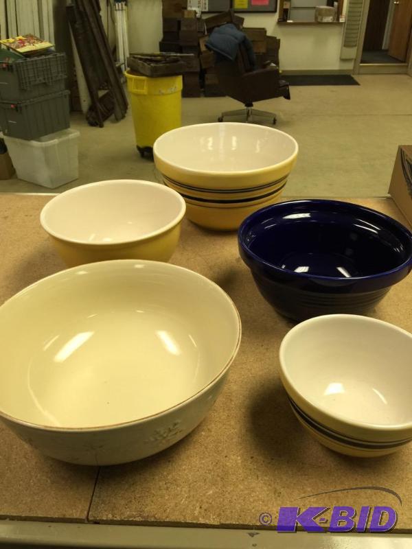 lot 137 image: 5 Ceramic Bowls - Various Sizes