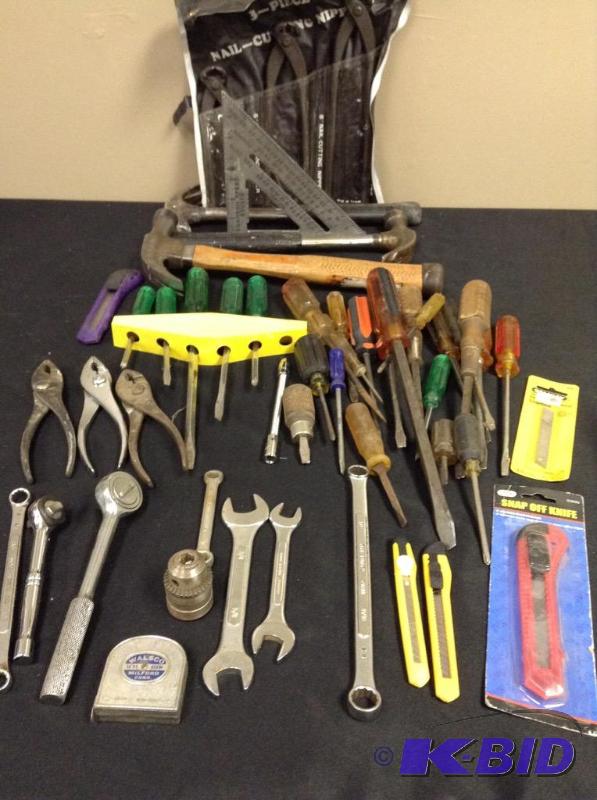 lot 159 image: Lot of hand tools , screwdrivers galore, wrenches, cutting tools, hammers and more