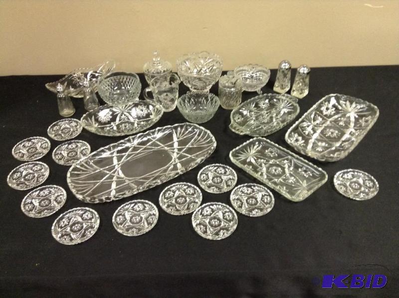 lot 189 image: 29 Pieces of Crystal