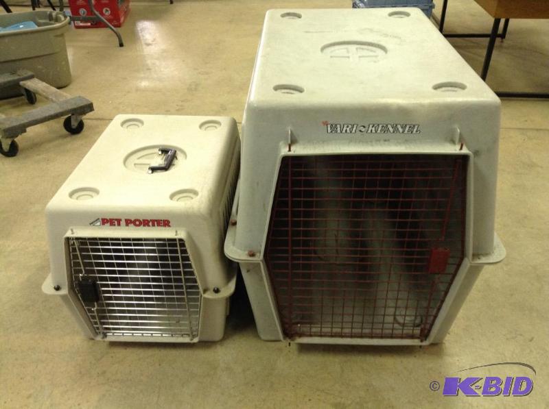 lot 19 image: Two Dog Kennels - Extra Large & Medium
