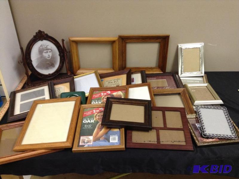 lot 196 image: Large Lot of Picture Frames
