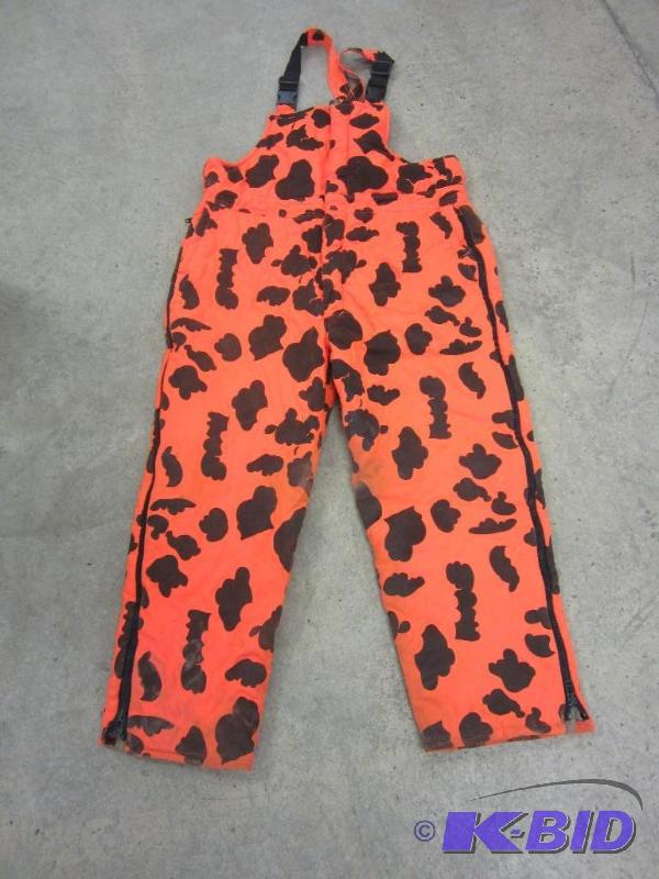 lot 21 image: Orange & Cammo Hunting Apparel