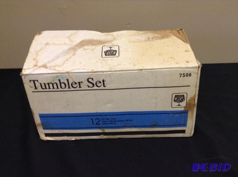 lot 30 image: Christmas Tumbler Set