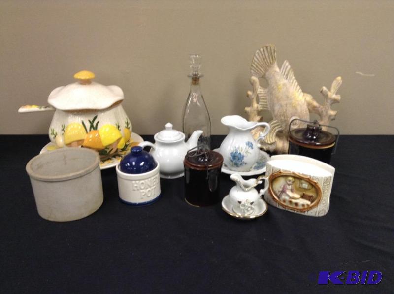 lot 31 image: Lot of Pottery and Glass