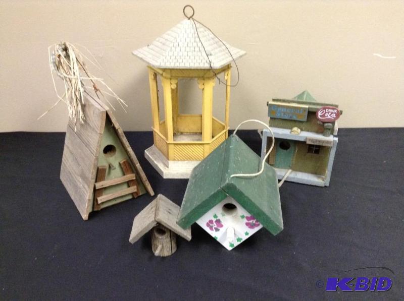 lot 38 image: Lot of five birdhouses