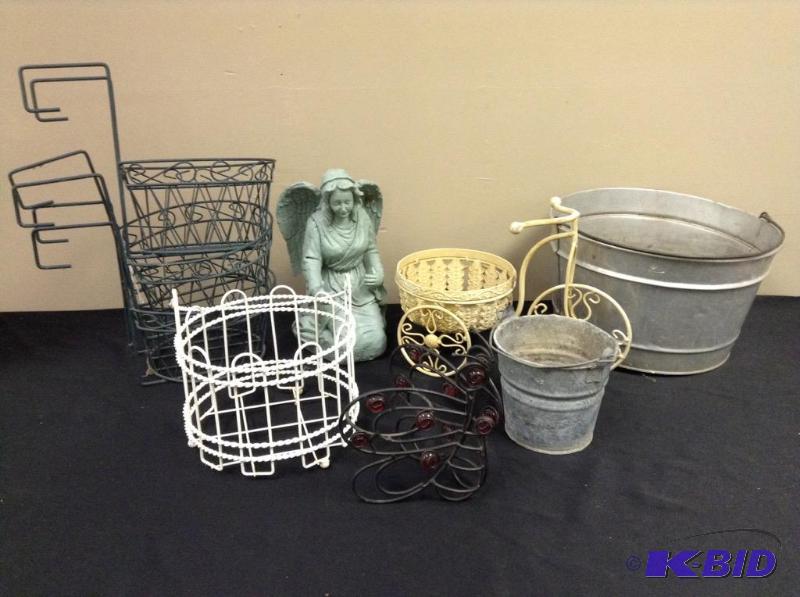 lot 42 image: Lot of garden plant holders and angel statuary