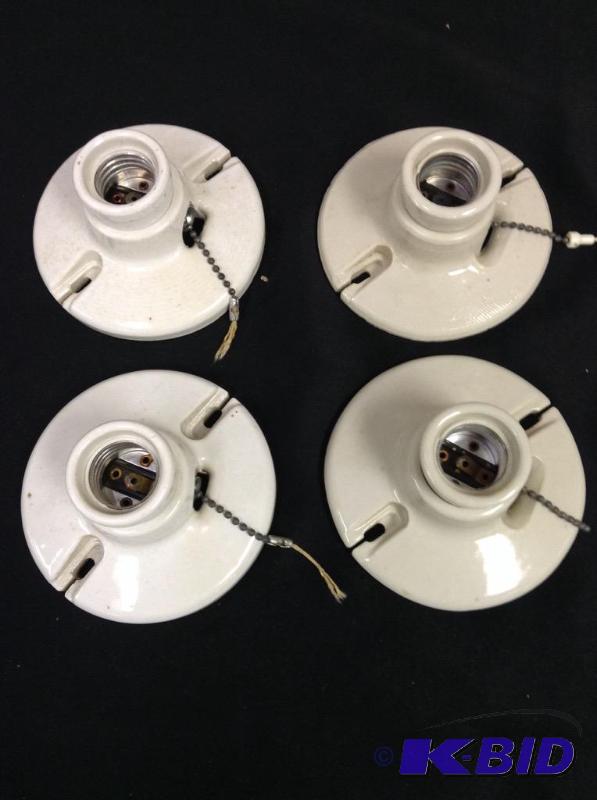 lot 51 image: Lot of four Leviton 250W-250V ceramic light socket
