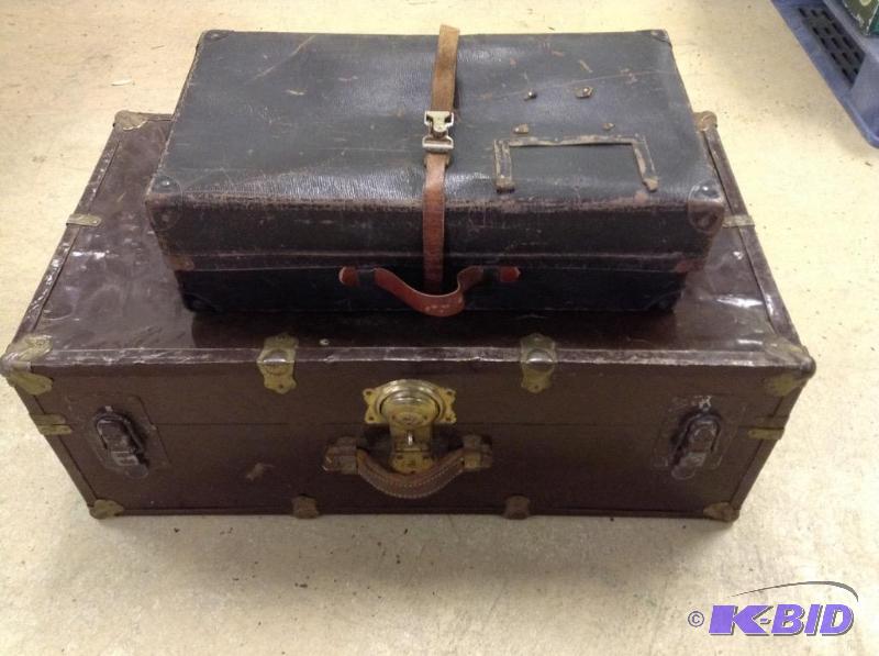 lot 6 image: Vintage Suitcase and Footlocker