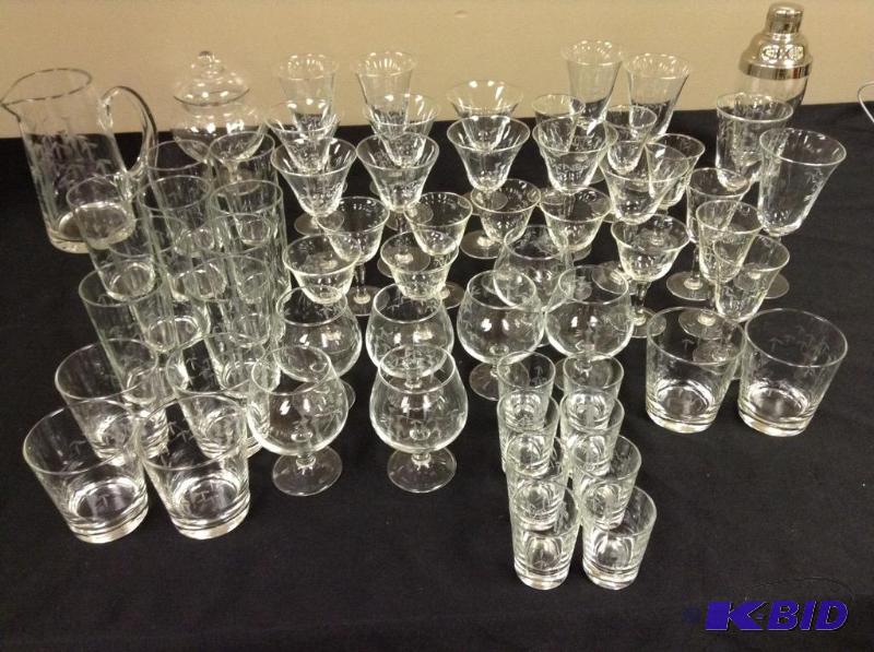 lot 80 image: Lot of crystal from Vietnam