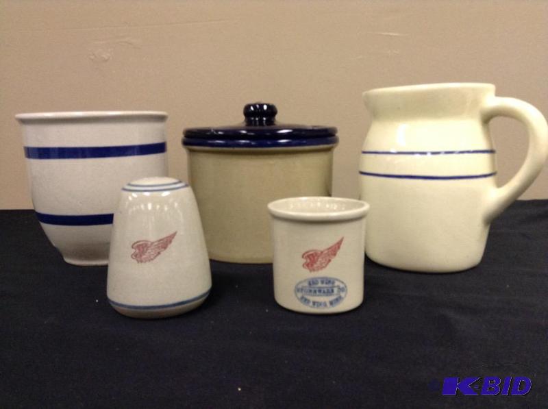 lot 89 image: Lot of five pieces of pottery two are Red Wing