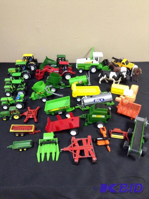 lot 97 image: Large Lot of farm toys