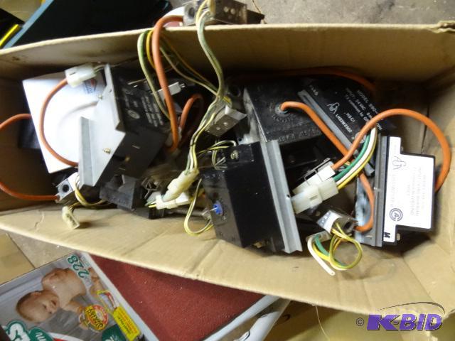 lot 103 image: Box misc Spark Ignitors 990-195, 990-516 etc...