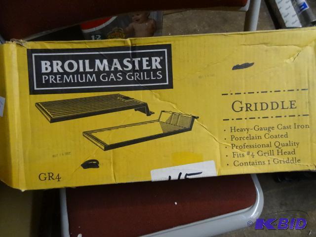 lot 105 image: Broilmaster Gas Griddle Grill. Model GR4...