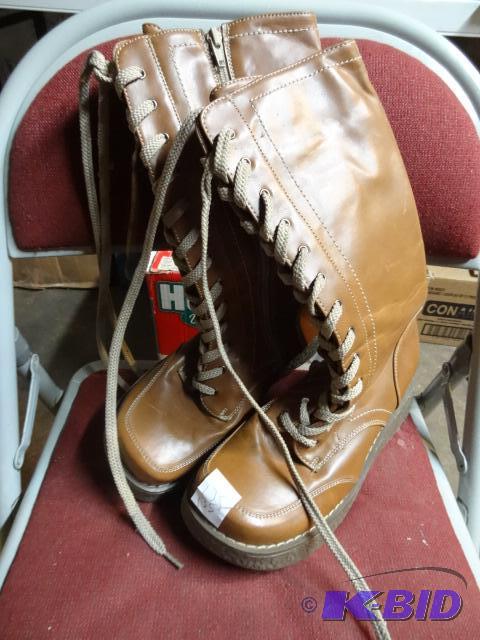 lot 135 image: Womens  Girls Boots Size 7 to 7 12...