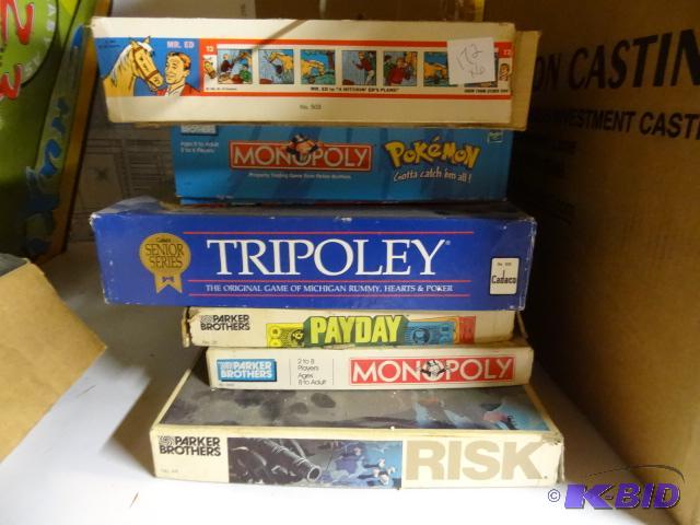 lot 172 image: Vintage Games & Give a Show Projector...