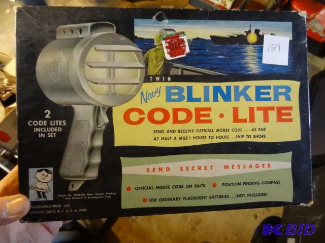 lot 189 image: Vintage Navy Blinker Code Lite Set Toy in Box...