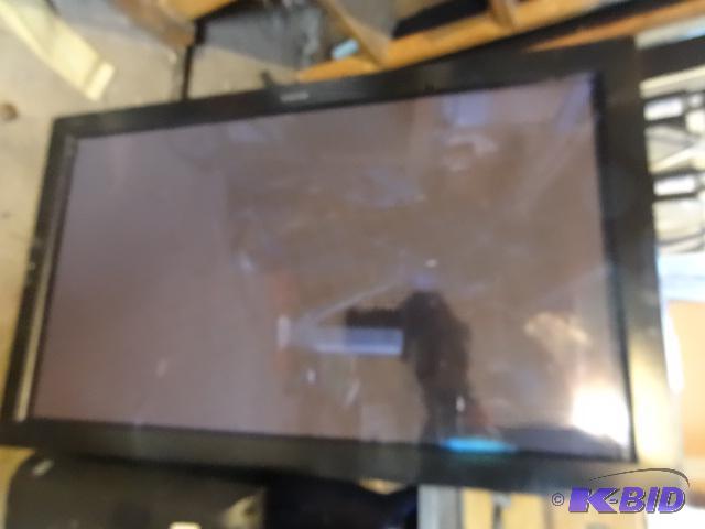 lot 198 image: Sony 50 Flat Panel TV. Good Screen. Repairabl...