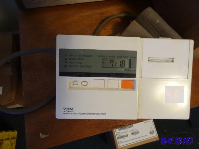lot 20 image: Omron Blood Pressure Meter w Printer HEM703-...