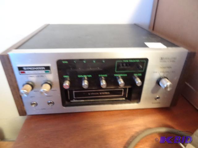 lot 23 image: Vintage Pioneer 8 Track Deck H-R100 Powers up...