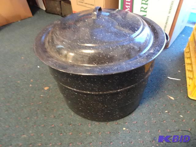 lot 25 image: Large Enamelware Kettle...