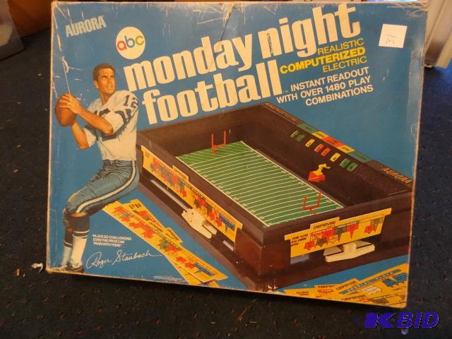 lot 31 image: Vintage 1972 Aurora Electric Football Game in...