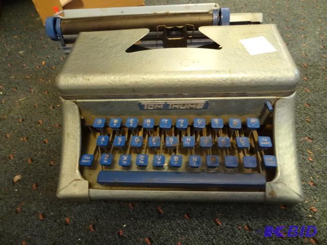 lot 32 image: Vintage Tom Thumb Toy Typewriter...
